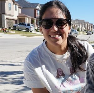 Meet your Posher, Paola